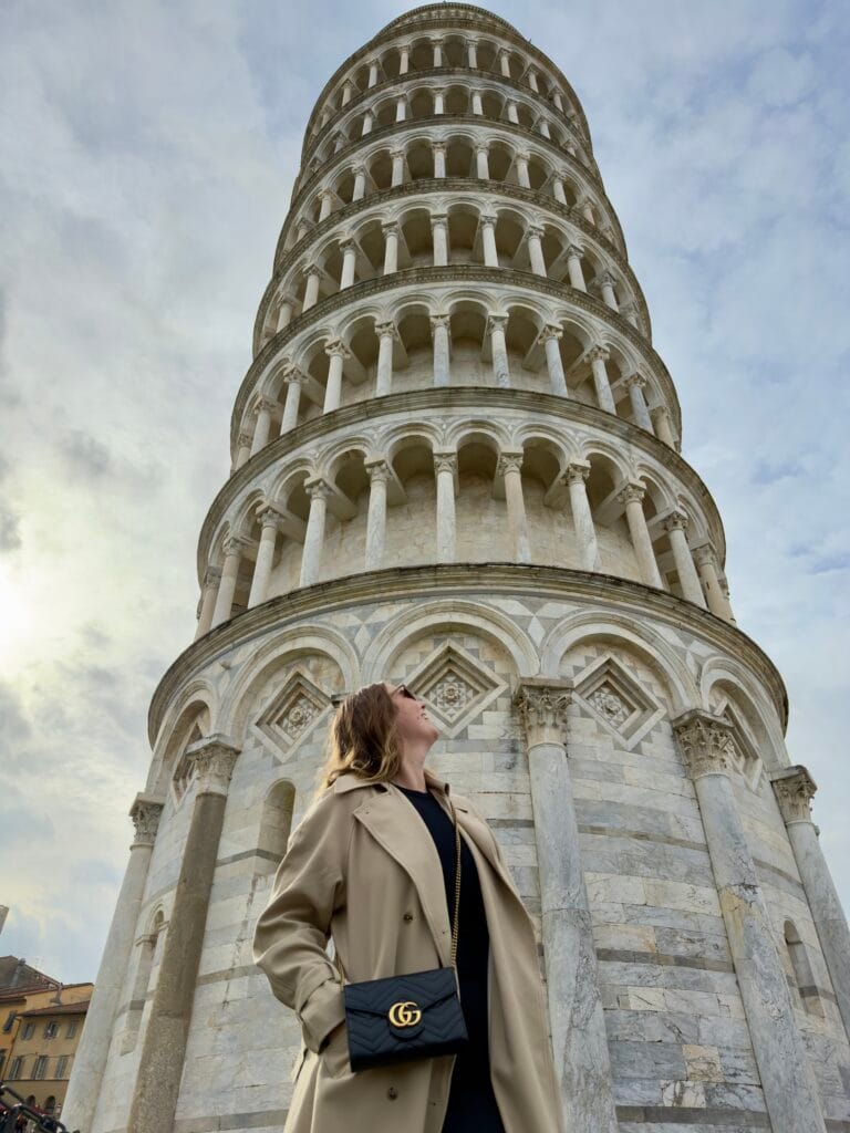 Leaning Tower golden hour: Leaning Tower of Pisa glowing at sunset in Piazza dei Miracoli, perfect start to Pisa weekend itinerary