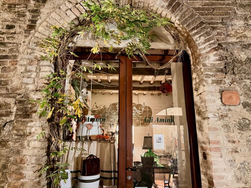 Streets of San Gimignanot 19.45.24_dbe28ddb Streets of San Gimignano