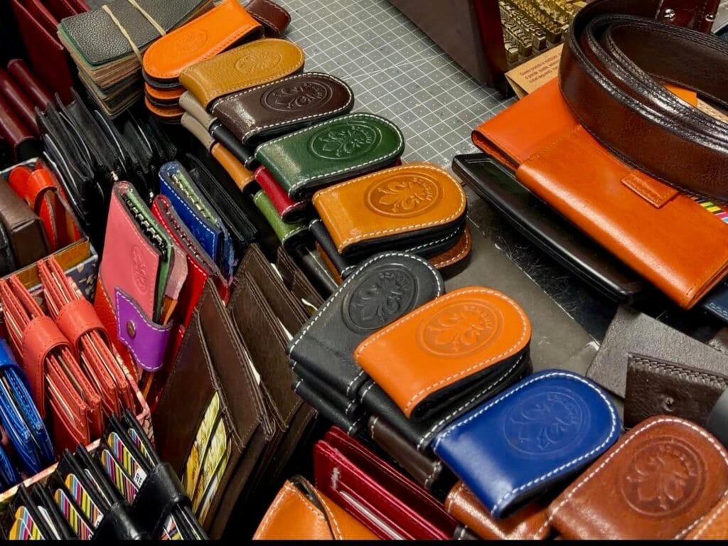 Hand-Crafted Leather Shop in Florence Hand-Crafted Leather Shop in Florence - Unique things in Tuscany