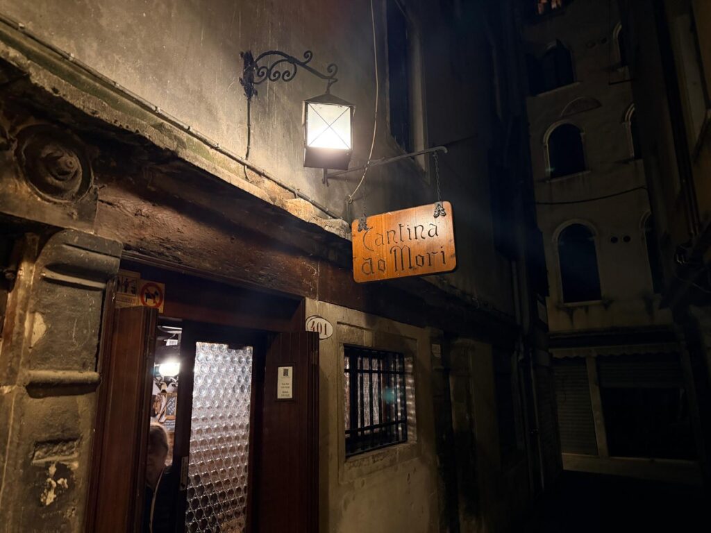 Cantina do Mori Baria Venice at night