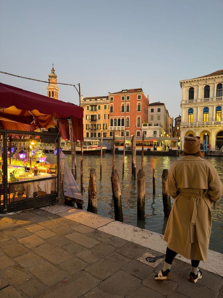 Wandering the colourful streets of Venice at night in the fall 